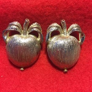 Sarah Coventry Adam’s Delight clip earrings NH